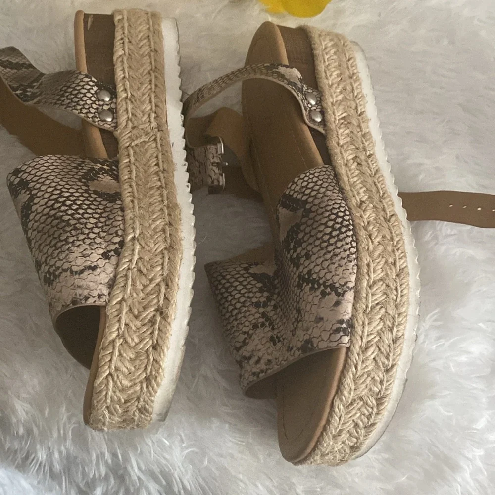 Elegant Snakeskin Espadrille Sandals